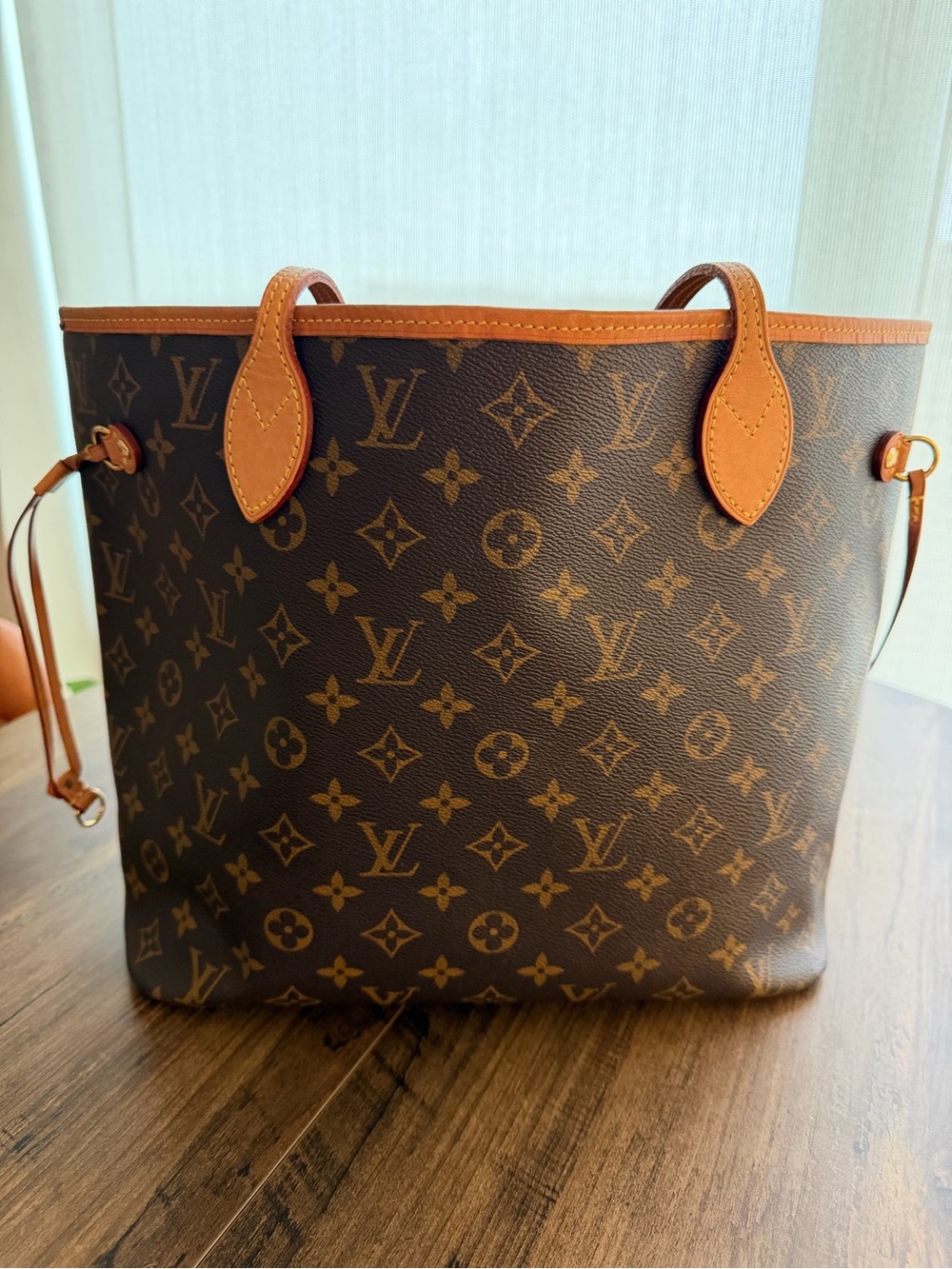 Louis Vuitton Monogram Neverfull Tote in classic monogram